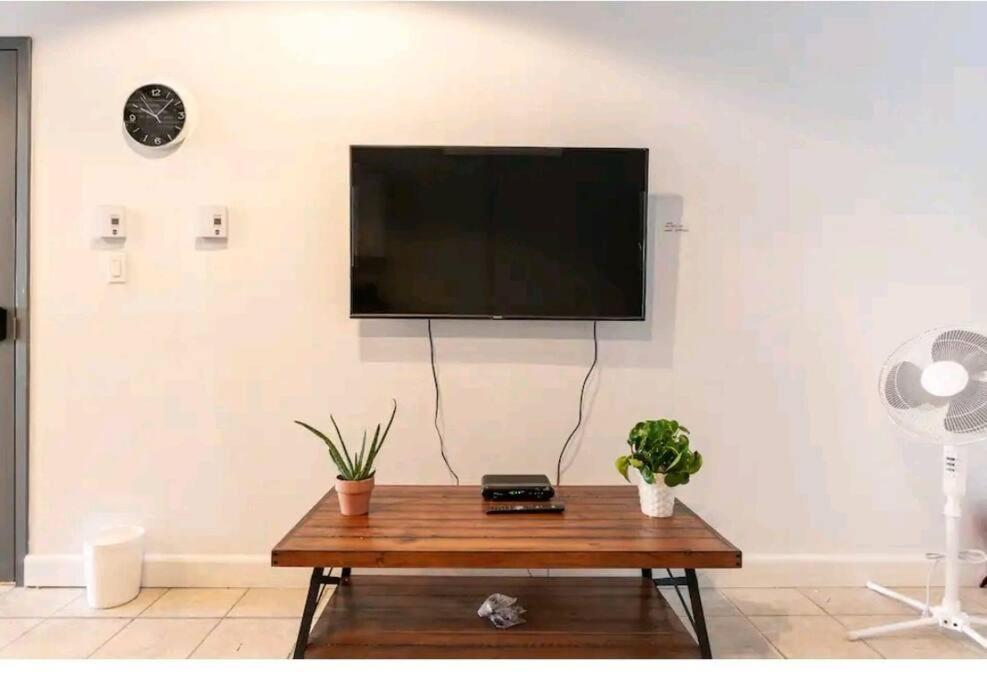 Appartement No°1~Plaza St-Hubert~Metro Jean-Talon~Jarry Parc à Montréal Extérieur photo